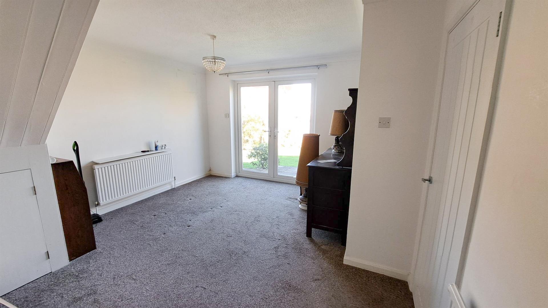 4 bed property in Farnham Way, Bedford
